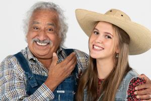 Rafael Inclán como Fulgencio Morales y Daniela Ordaz Castro como Marisol Morales