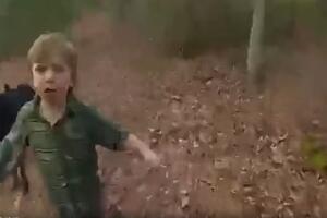 Niño de 4 años se pierde en bosque de Nueva Jersey y su leal perro labrador lo protege hasta ser encontrados (4).jpg