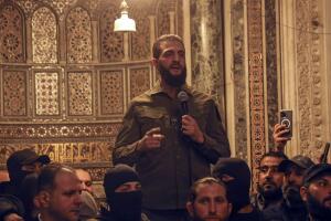 Abu Mohammed al-Golani habla en la Mezquita Omeya en Damasco el domingo 8 de diciembre de 2024.