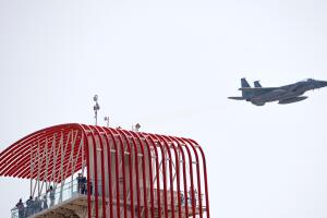 Avión de combate intercepta globo volando a gran altitud sobre Utah