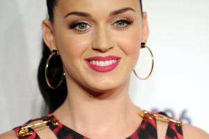 SUMMERHAIRSTYLELOOKPONYTAIL.jpg