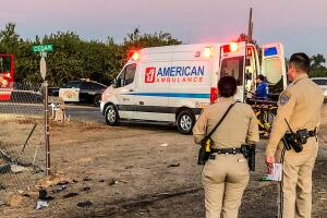 Niño de 7 años sobrevive 12 horas junto al cuerpo de su madre tras accidente en California