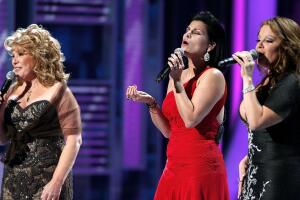 Artistas de POP junto a Regionall Mex
