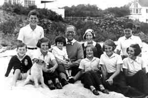 thekennedyfamily1_0.jpg