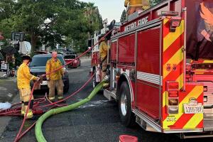 Incendio en complejo de condominios deja ocho personas desplazadas en Arden-Arcade