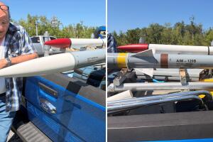 Tras la inspección, confirmaron que eran réplicas de plástico sin peligro y no se presentaron cargos.