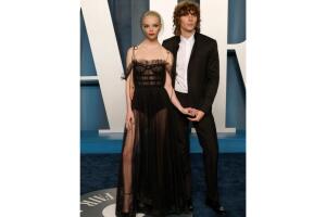 Anya Taylor-Joy y Malcolm McRae en el after party de Vanity Fair