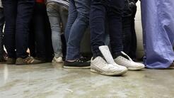 Fallo judicial recuerda a Biden que los niños inmigrantes no acompañados están protegidos por una ley de 1997