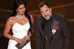 Instantes antes de presentar a la Mejor Película Internacional, Javier Bardem alzó la voz en contra de la guerra.