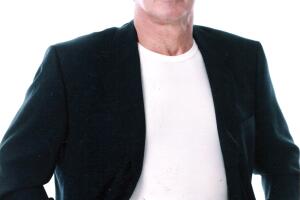 Andrés García se lastima nuevamente la espalda