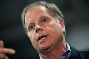 Doug Jones, senador demócrata por Alabama.