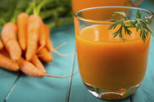 Suco contra enxaqueca: receita com alho que te salva das crises de dor