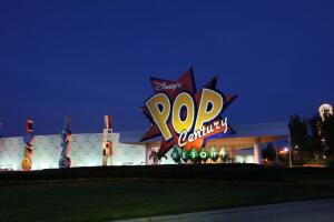 La mujer murió tras ser llevada a un hospital desde el hotel Pop Century en Disney World.
