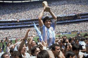 Maradona en el estadio Azteca