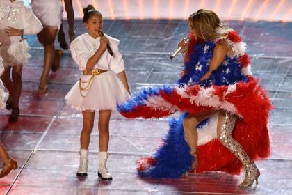 'La Diva del Bronx' aseguró que Emme
<b>no se pone nerviosa</b>, ni se asusta antes de los shows por muy
<b><a href="https://www.univision.com/noticias/trending/jennifer-lopez-y-shakira-reivindican-el-orgullo-latino-y-critican-la-politica-migratoria-en-su-presentacion-en-el-super-bowl" target="_blank">grandes</a></b> o importantes que sean.