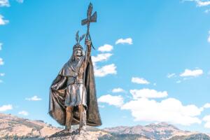 estatua-huayna-capac-inca-peru.jpg