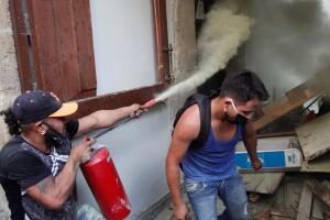 Veinte detenidos y dos patrullas quemadas en protestas contra abuso policial en México