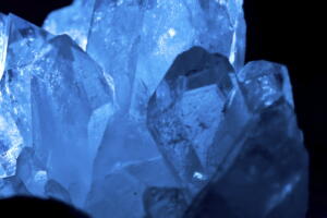 cristais-astrologia-quartzo-azul.jpg