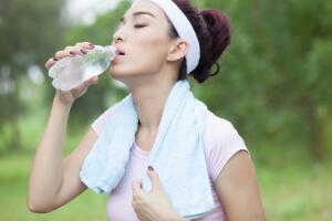 agua-mulher-corrida.jpg