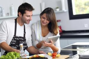 beneficios-de-cocinar-en-pareja-3.jpg