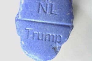 ÉXTASIS-PASTILLAS CON FORMA DE TRUMP
