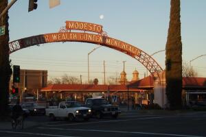 Modesto Arch.jpg