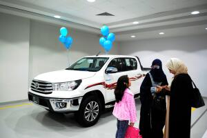 Arabia Saudita abre su primera agencia de autos para mujeres