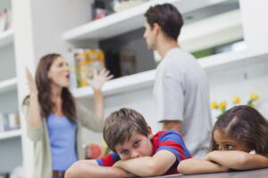 casal-briga-filhos.jpg