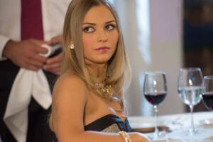 Irina Baeva en Muchacha italiana viene a casarse