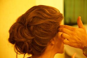 El cabello de Argelia paso a paso va quedando listo.