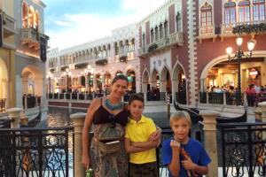 Leticia Calderón y sus hijos