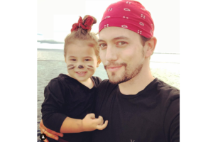 jackson-rathbone-hija.png