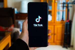 TikTok usuario logo Grosby.jpg