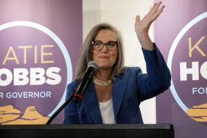 La gobernadora electa Katie Hobbs agradece a los arizonenses por elegir la unión ante la división.