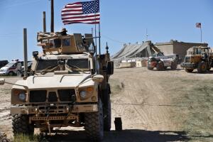 Washington afirma que el retiro seguirá su marcha, con excepción de los refuerzos en campos petroleros.