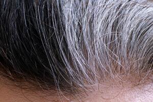 grisalho-cabelo-branco-0517-1400x800.jpg