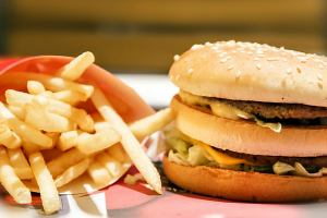 mcdonalds-hamburguesa-papas.png