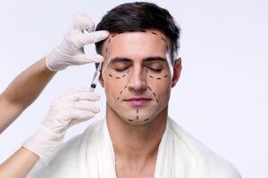 Hombre se hace cirugia plastica Grosby (1).jpg