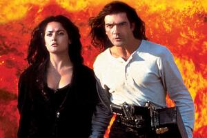 Salma Hayek y Antonio Banderas escena difícil en Desesperado Grosby.jpg