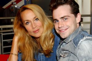 Jerry Hall y Rider Strong como parte del elenco de 'El graduado'