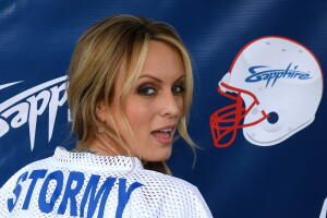 Stormy Daniels, quien afirma que tuvo una relación con Donald Trump, en Las Vegas el pasado mes de febrero. 