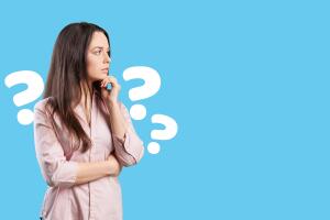 Mujer con dudas, pensando