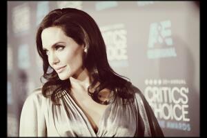 Angelina Jolie vai dirigir drama de guerra cambojano