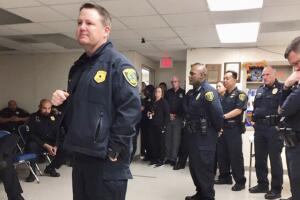 GALERIA POLICIAS/rezopoliciaHouston2.jpg