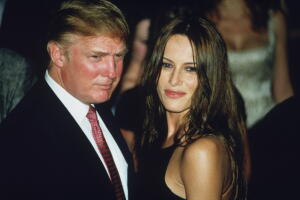 En época de noviazgo, Melania Knauss junto a Donald Trump, en una foto 9 de septiembre de 1999 en los MTV Video Music Awards en el Metropolitan Opera House de Nueva York. 