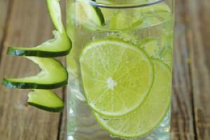 detox-agua-morna-limao.jpg