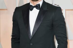 chris-evans-red-carpet-oscar.jpg