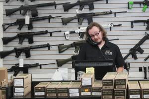 La nueva ley no complace del todo a quienes abogan por un mayor control de armas.