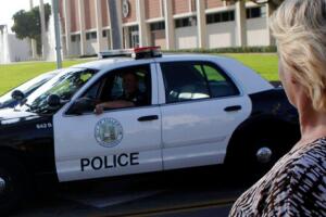 Desamparado muere tras morder a uno de los policías que ayudó a su arresto en Fullerton, California