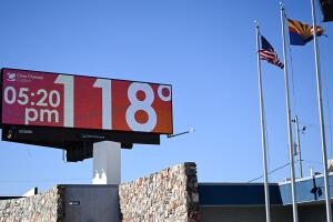 Designan al primer director para combatir el calor extremo en Arizona
